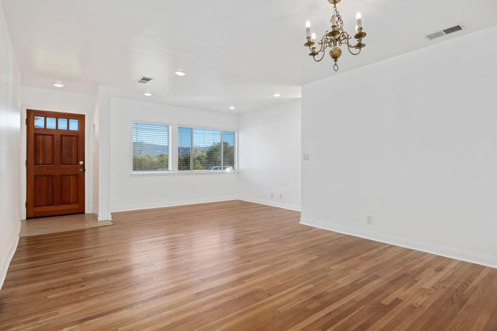 Property photo 3 of 10 <Alttext/>