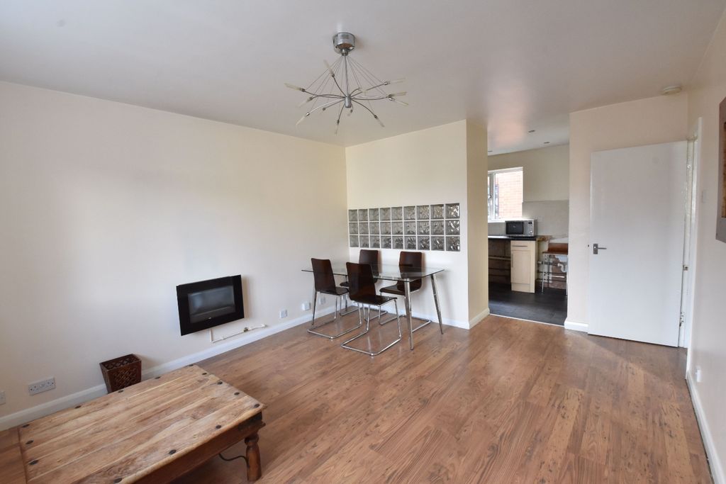 Property photo 2 of 11 4698821