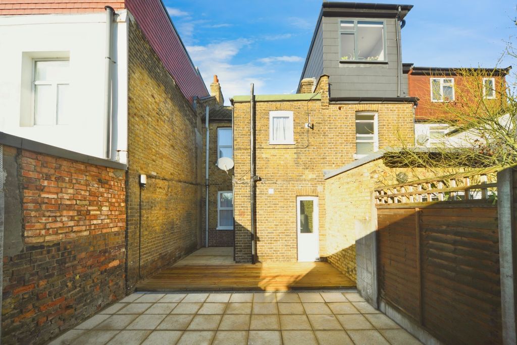 Property photo 2 of 20 Pbox-Img.Jpg