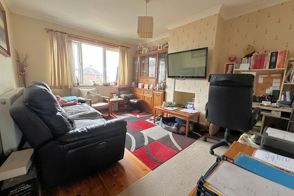 Property photo 3 of 17 Lounge