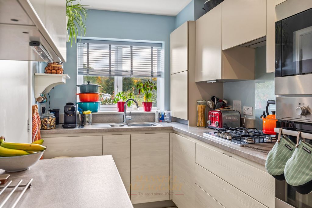 Property photo 2 of 28