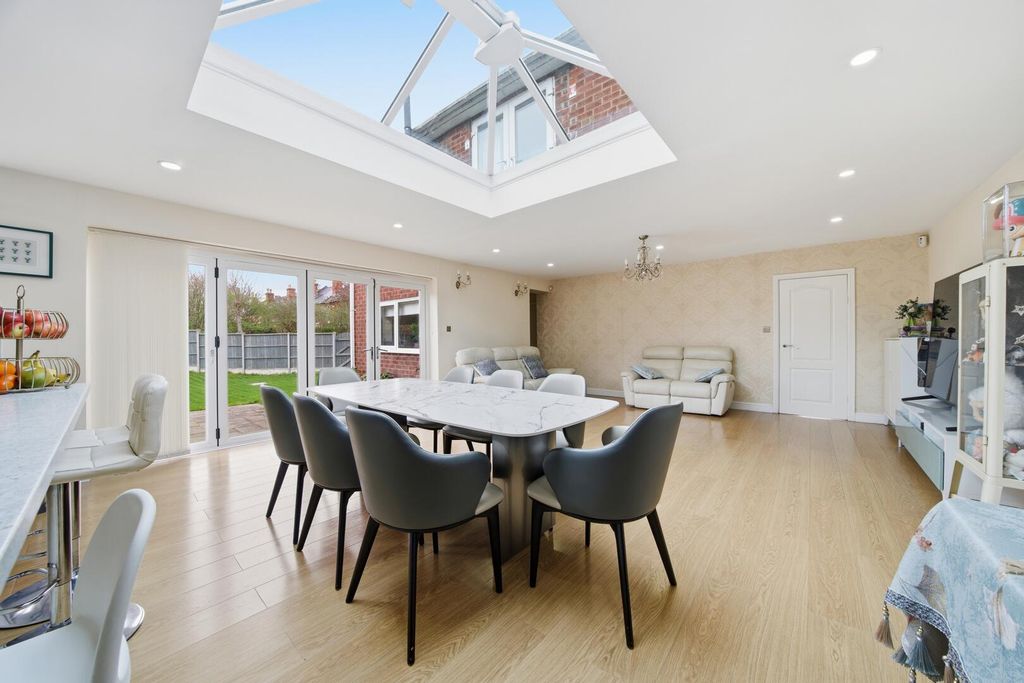 Property photo 3 of 24 Dining Room