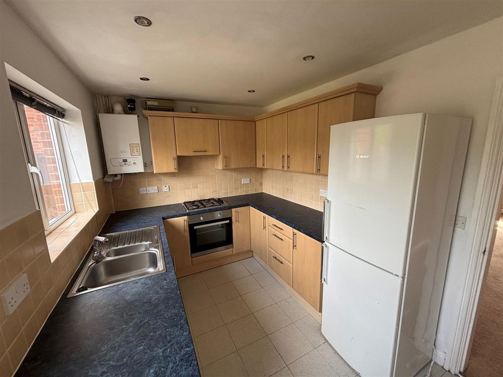 Property photo 2 of 8 Kitchen.Jpg