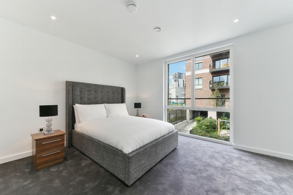 Property photo 3 of 19 Bedroom - Wansey Str