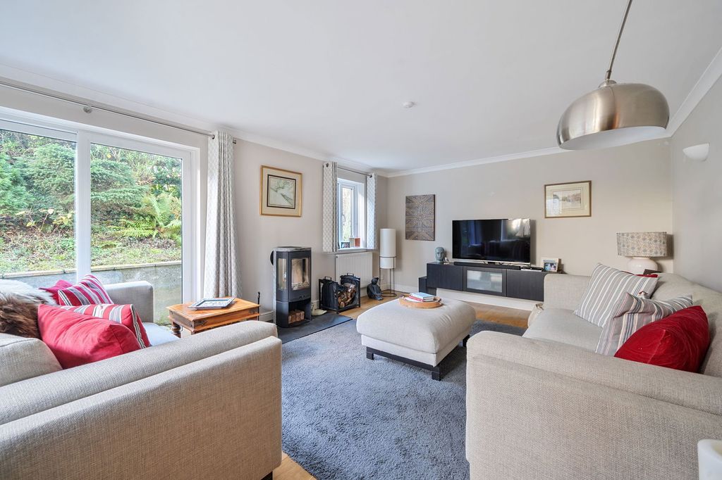 Property photo 2 of 25