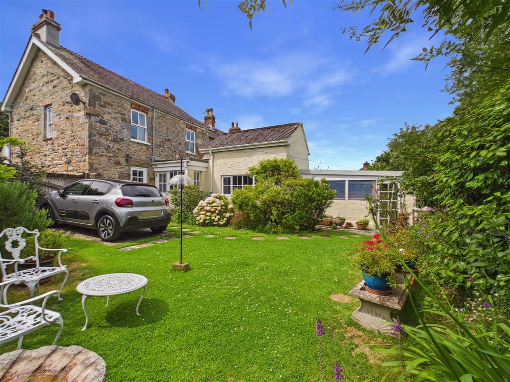 Property photo 2 of 35 Garden & Parking & Outbuildings