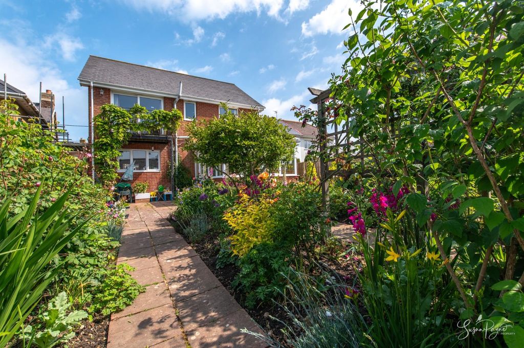 Property photo 2 of 53 Garden