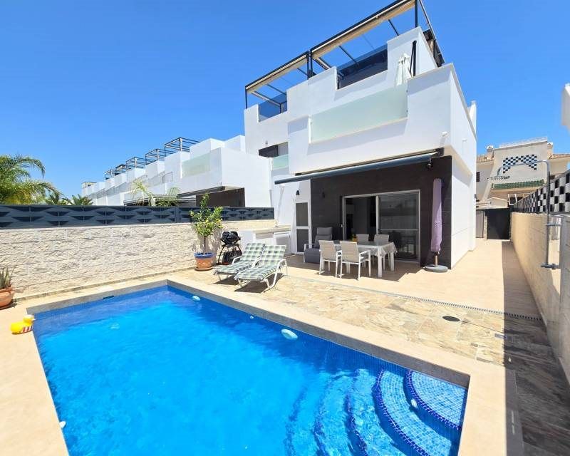 Property photo 1 of 34