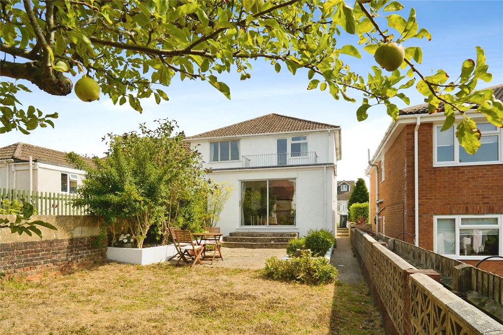 Property photo 2 of 25 Picture No. 50