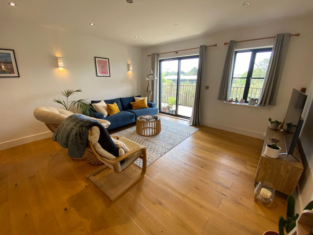 Property photo 3 of 17 Image00030