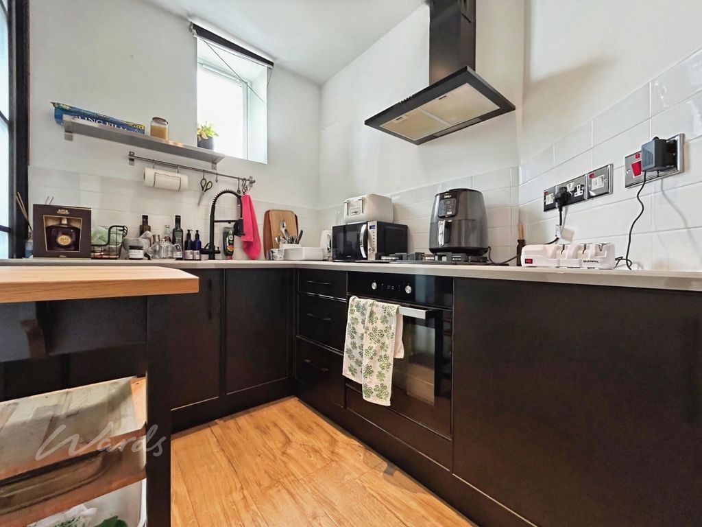 Property photo 2 of 9 Kitchen