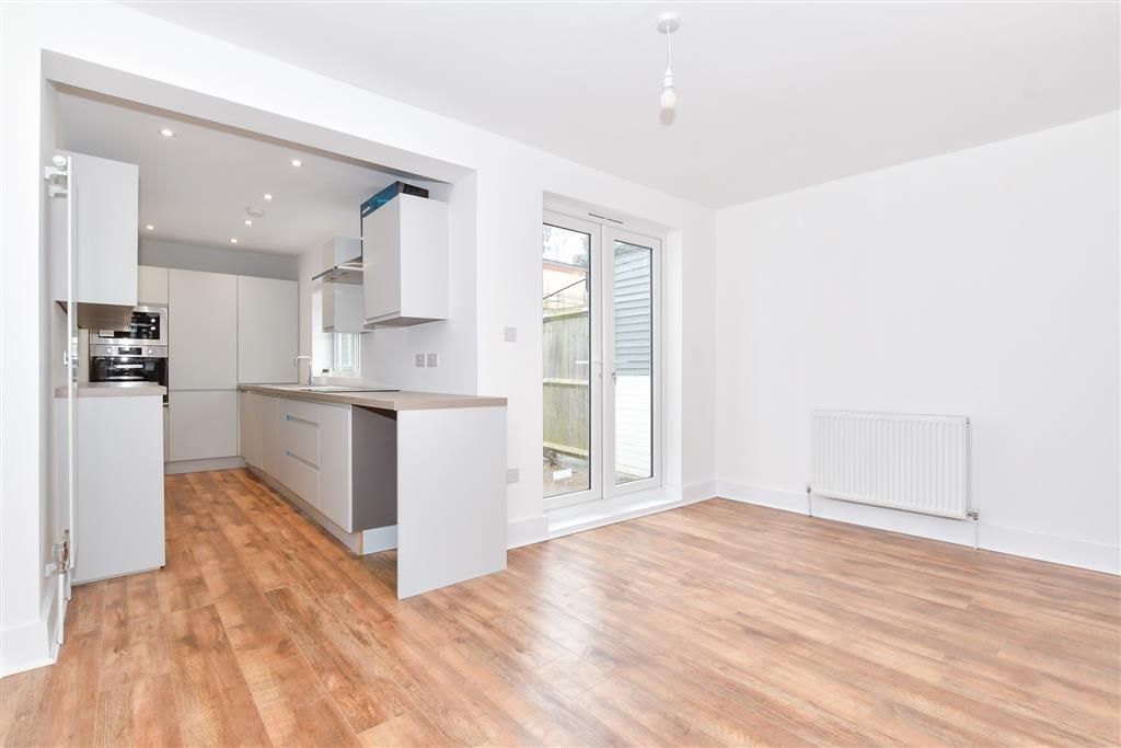 Property photo 3 of 10 Dining Area