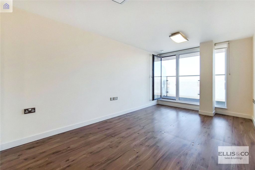 Property photo 2 of 16 Picture No. 03