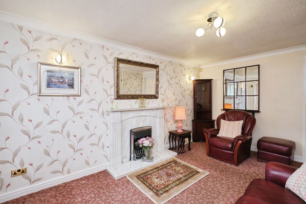 Property photo 2 of 23 Pbox-Img.Jpg