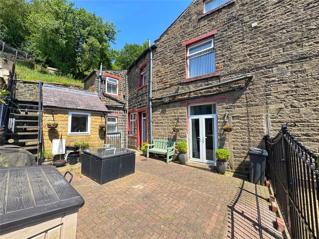 Property photo 1 of 18 Cottage & Gardens