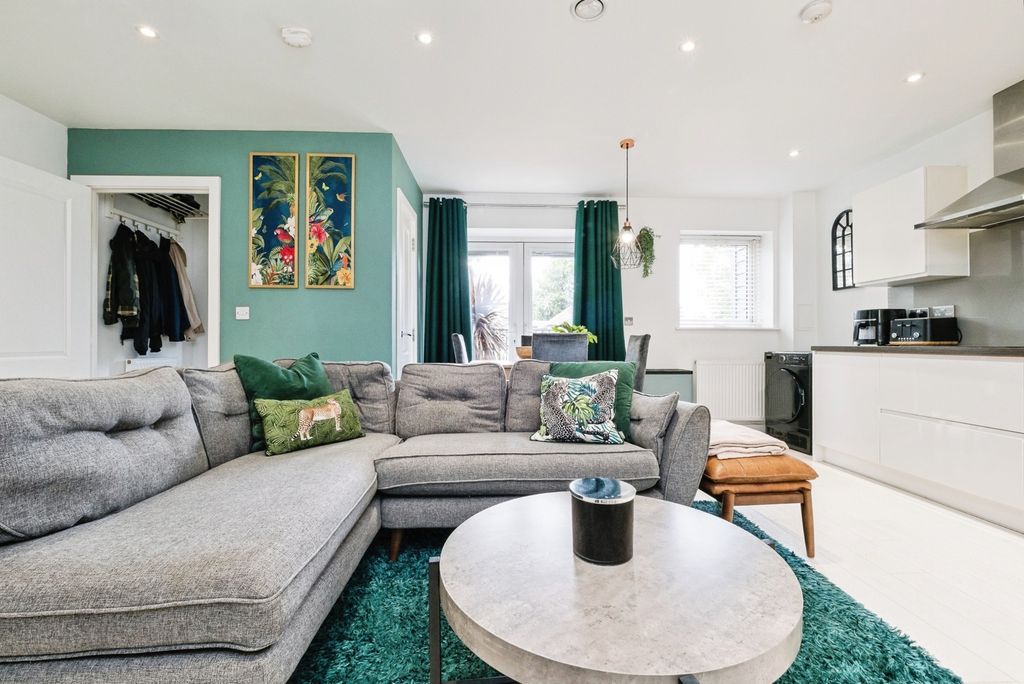 Property photo 2 of 17 Pbox-Img.Jpg