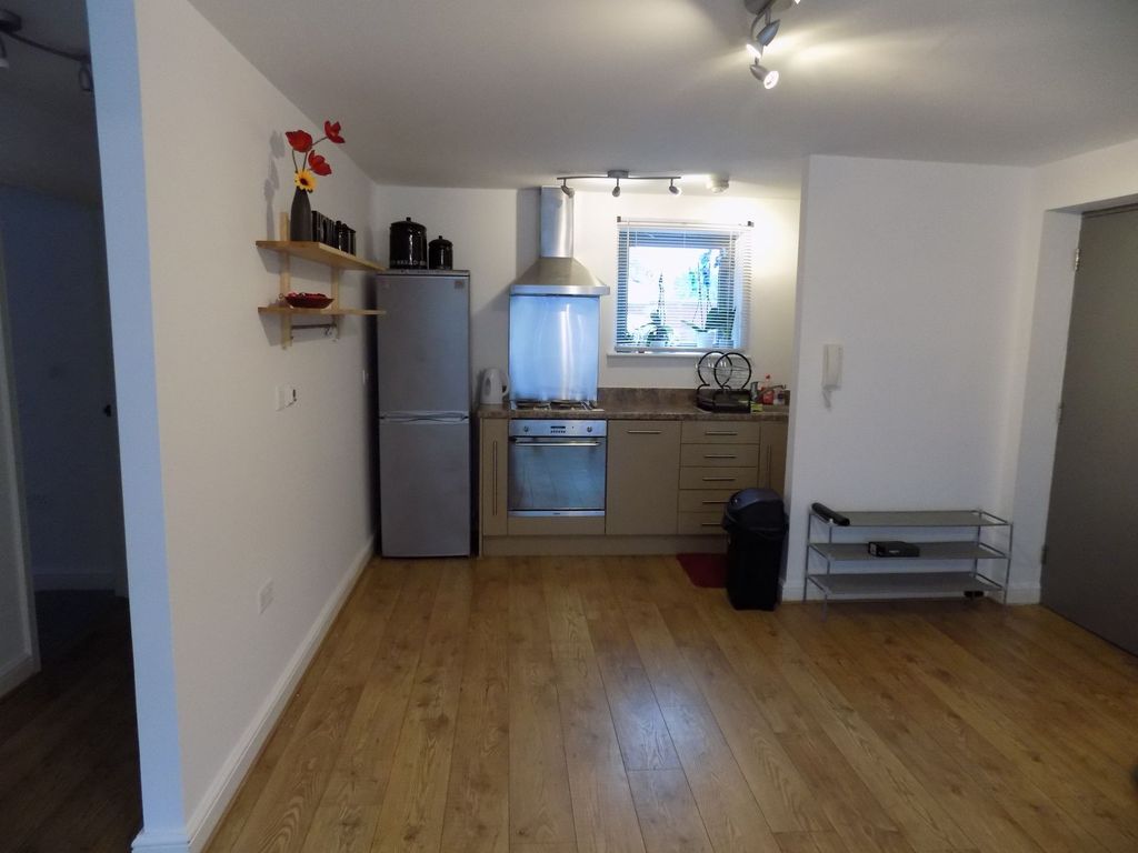 Property photo 3 of 10 Kitchen