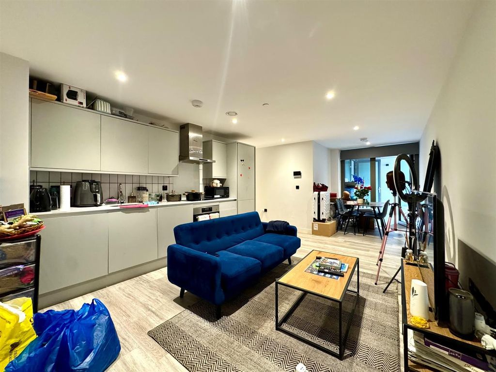 Property photo 3 of 19 Kitchen And Lounge Pic 2.Jpeg