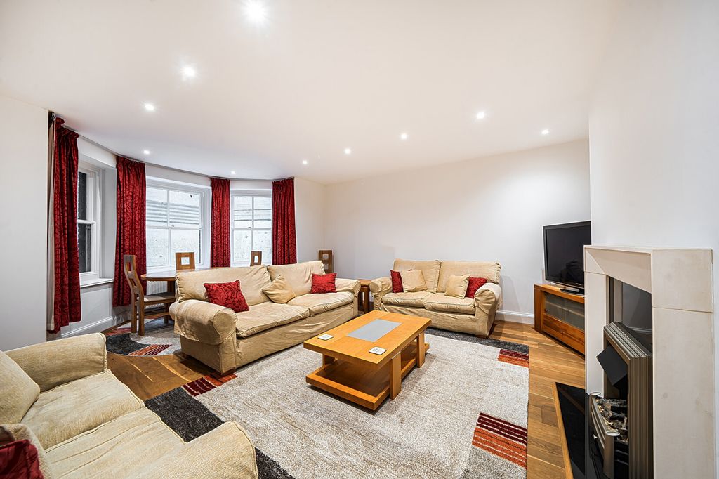 Property photo 1 of 14 Living Room