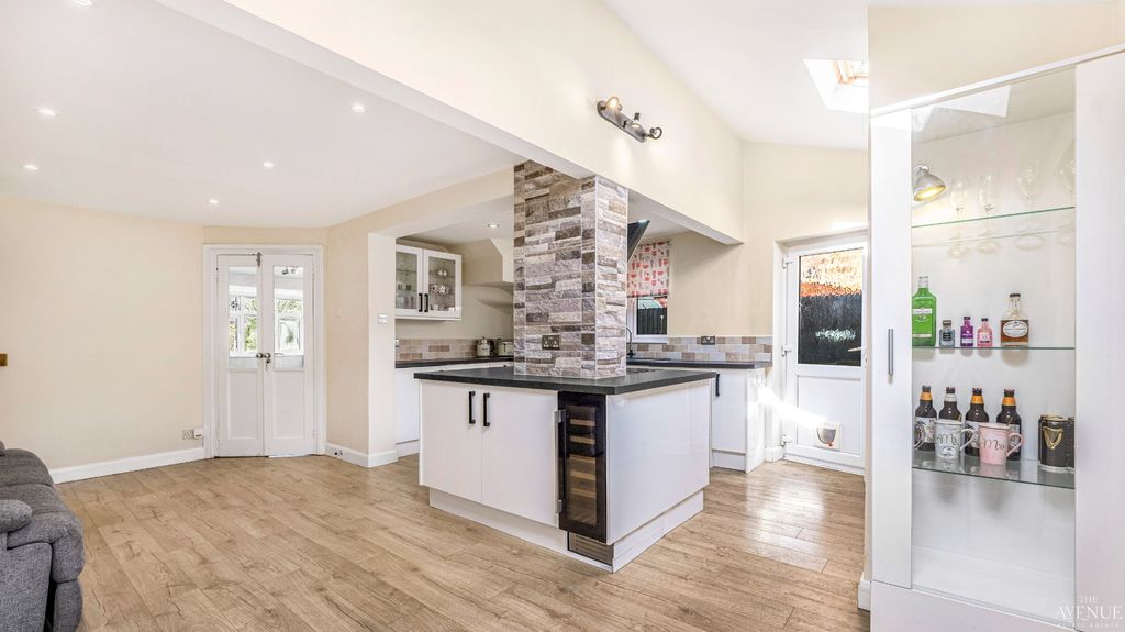 Property photo 3 of 36 4925718