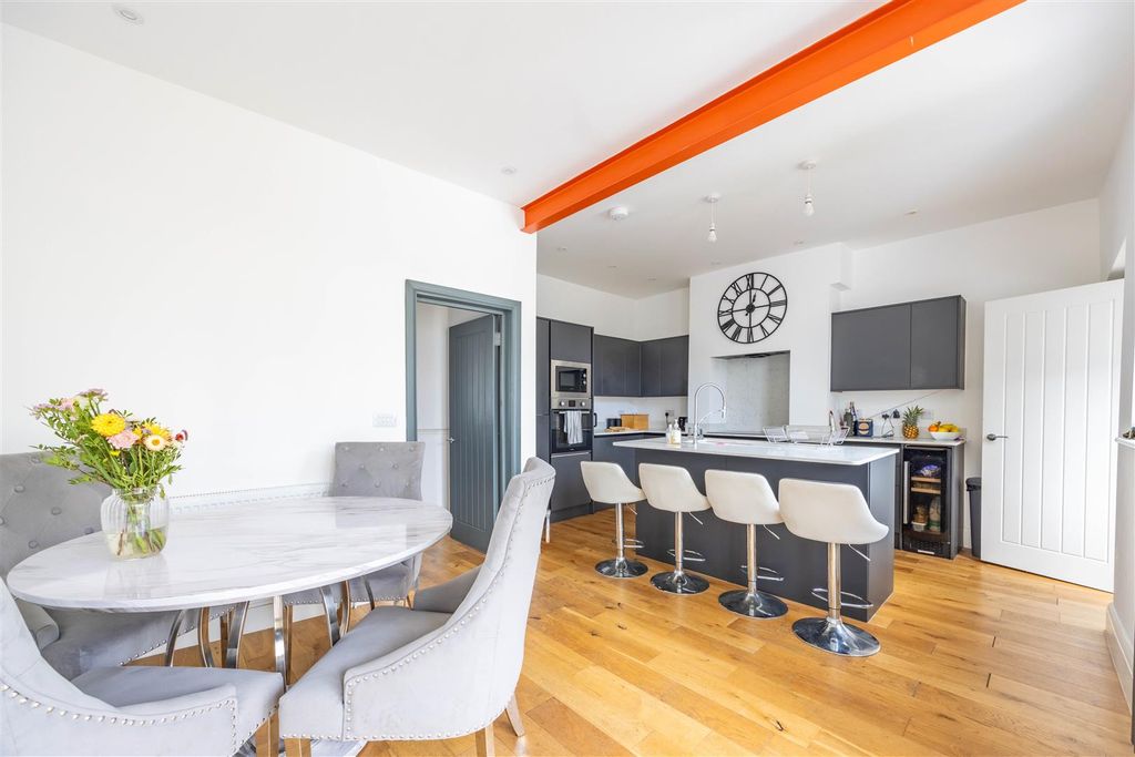 Property photo 1 of 19 Kitchen/Diner