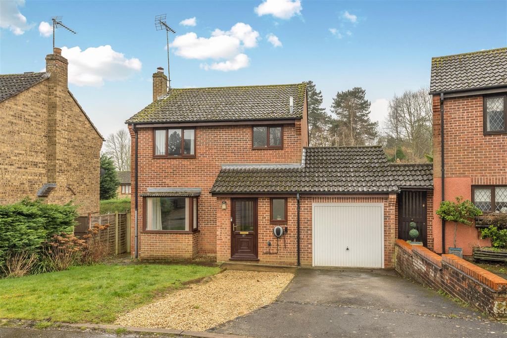 Property photo 1 of 17 57 Foscote Rise, Banbury-1.Jpg