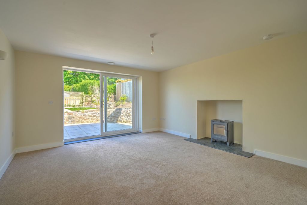 Property photo 3 of 28