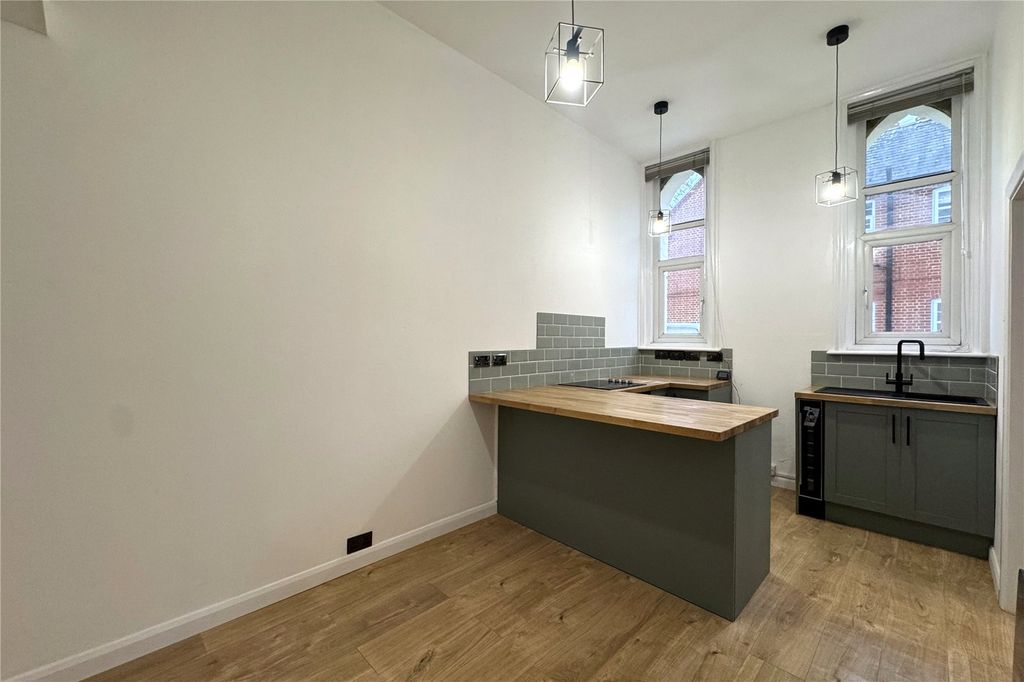 Property photo 2 of 11 Picture No. 29