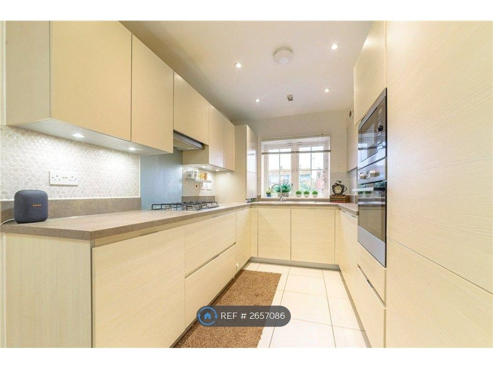 Property photo 3 of 7 Kitchen