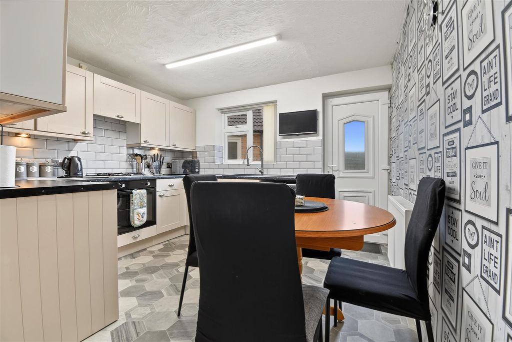 Property photo 2 of 23 Kitchen Diner