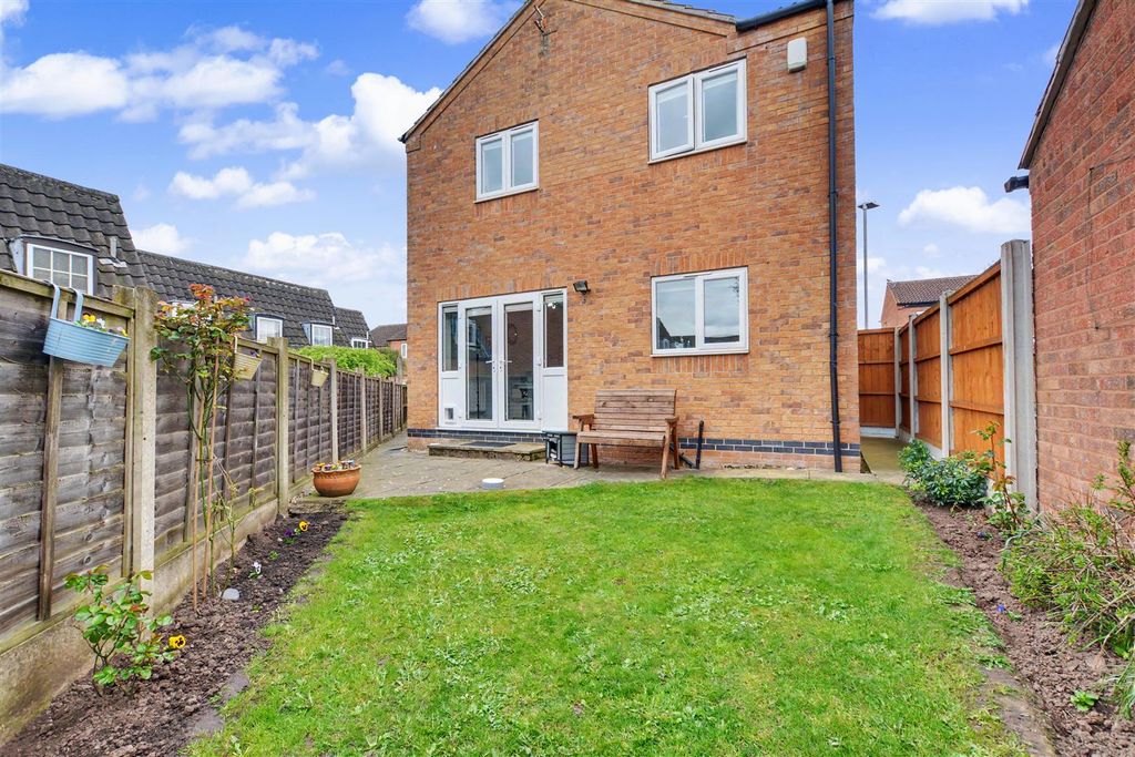 Property photo 2 of 13 Garden_2.Jpeg