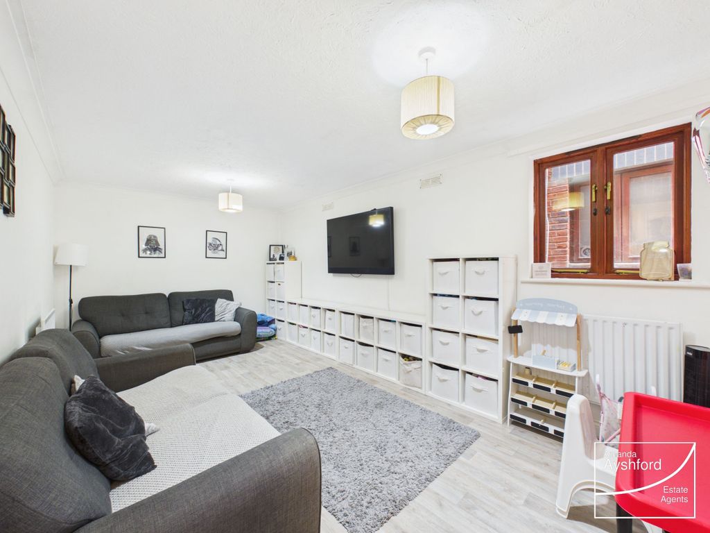 Property photo 2 of 27