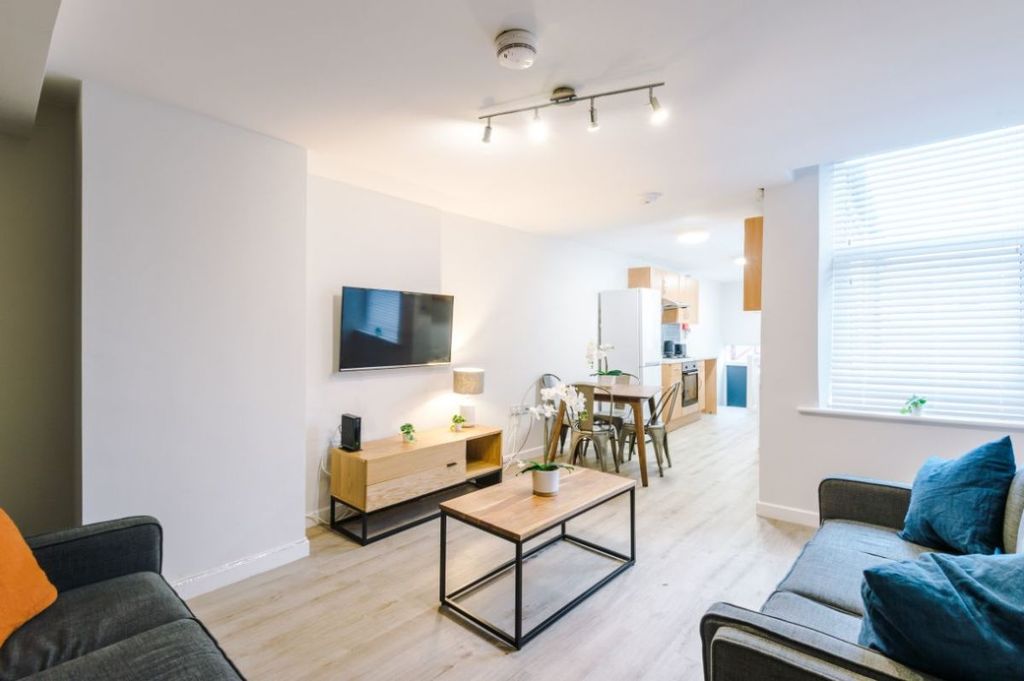 Property photo 1 of 18 49Hs - Living Area