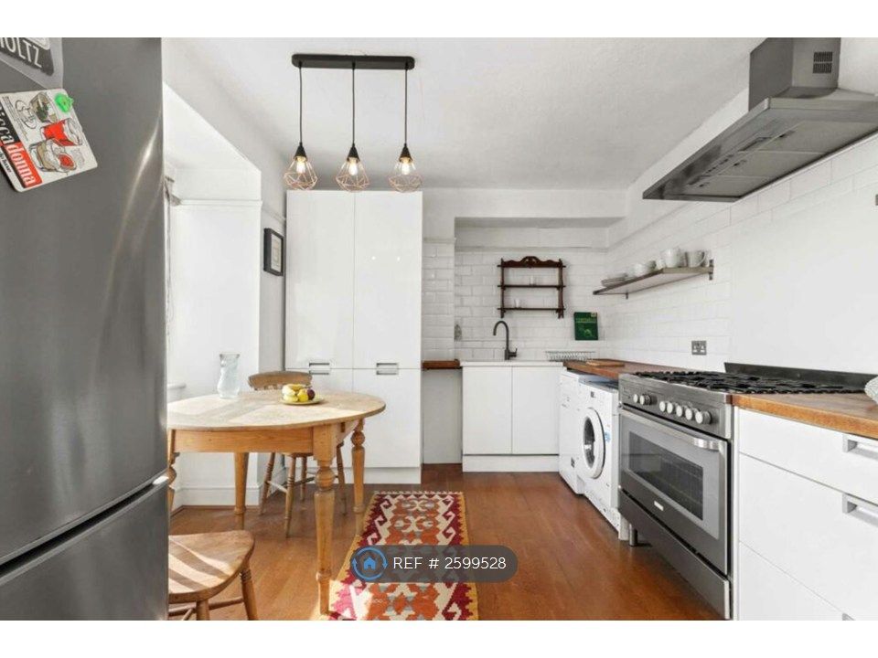Property photo 2 of 19 Kitchen