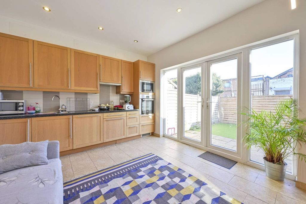 Property photo 2 of 10