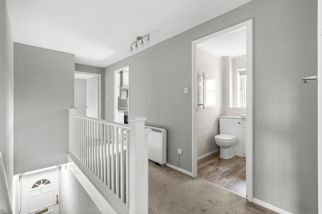 Property photo 2 of 8 10 Derwent Close, Hp7 9Pg (Low Res)-10