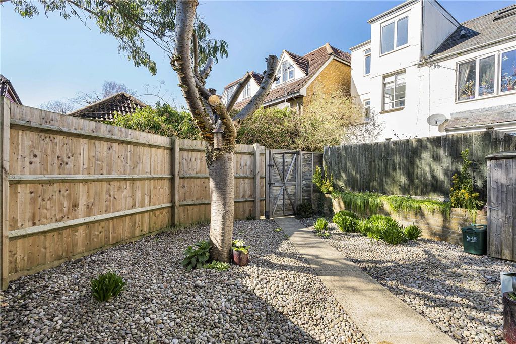 Property photo 2 of 12 Picture No. 15