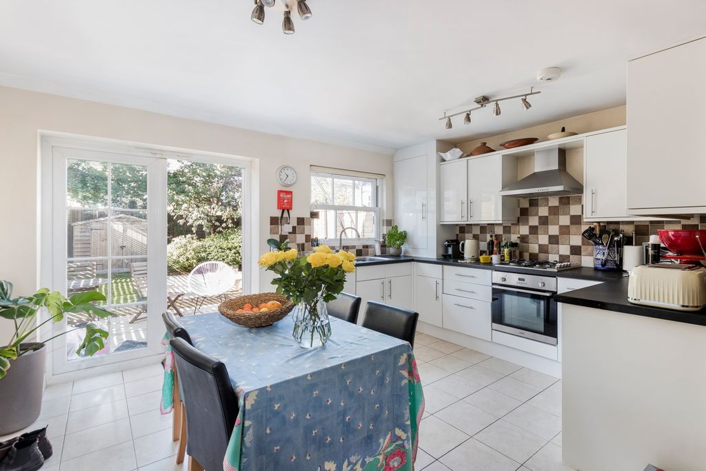 Property photo 1 of 9 Kitchen