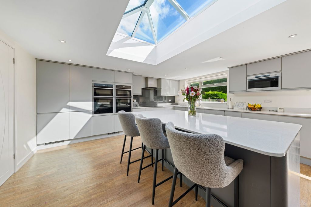 Property photo 2 of 30