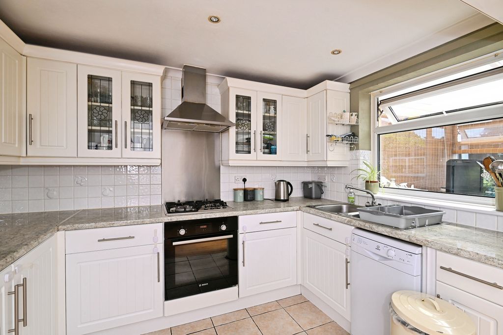 Property photo 3 of 22 Kitchen
