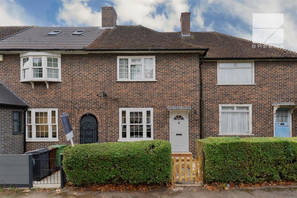 Property photo 1 of 31 17 Manor Farm Drive_0031.Jpg