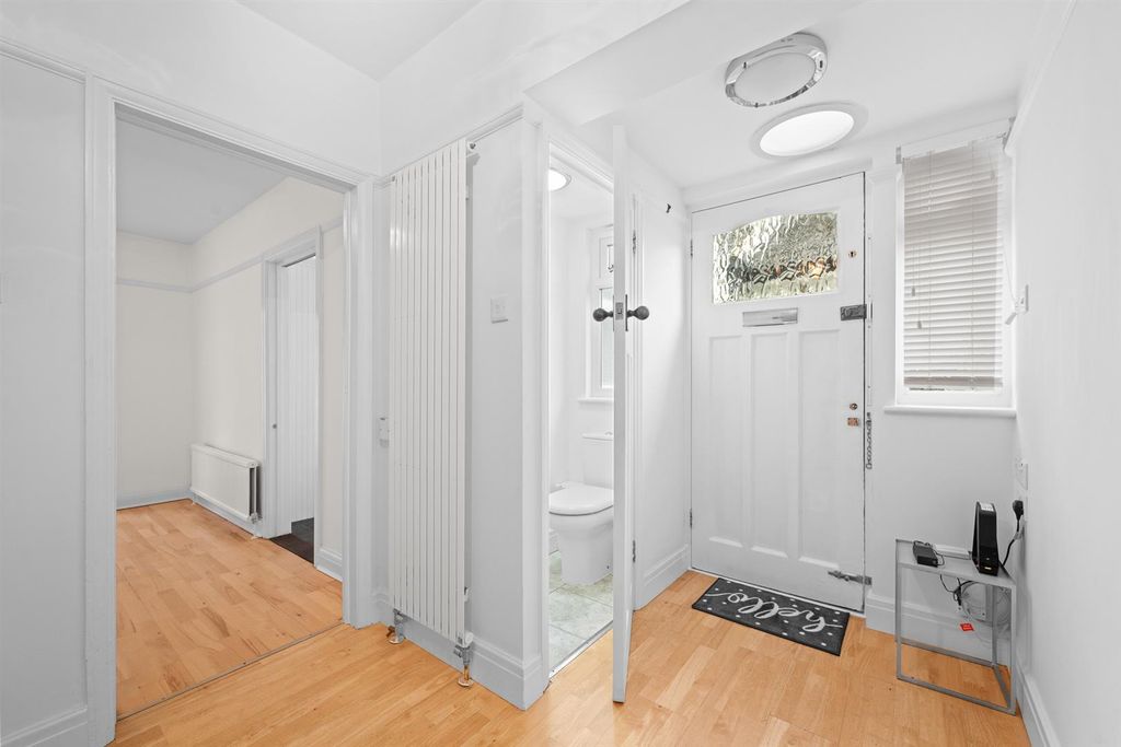 Property photo 2 of 22 Hallway