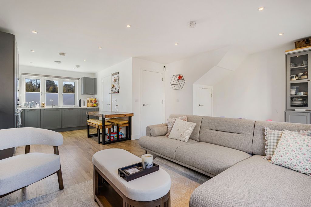 Property photo 2 of 15 465046