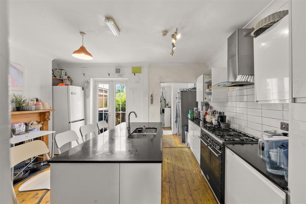 Property photo 2 of 13 Pendennis Park-23.Jpg
