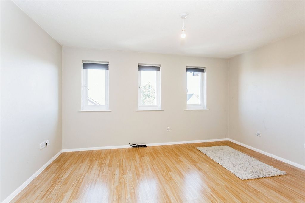 Property photo 2 of 14 Living/Bedroom Area