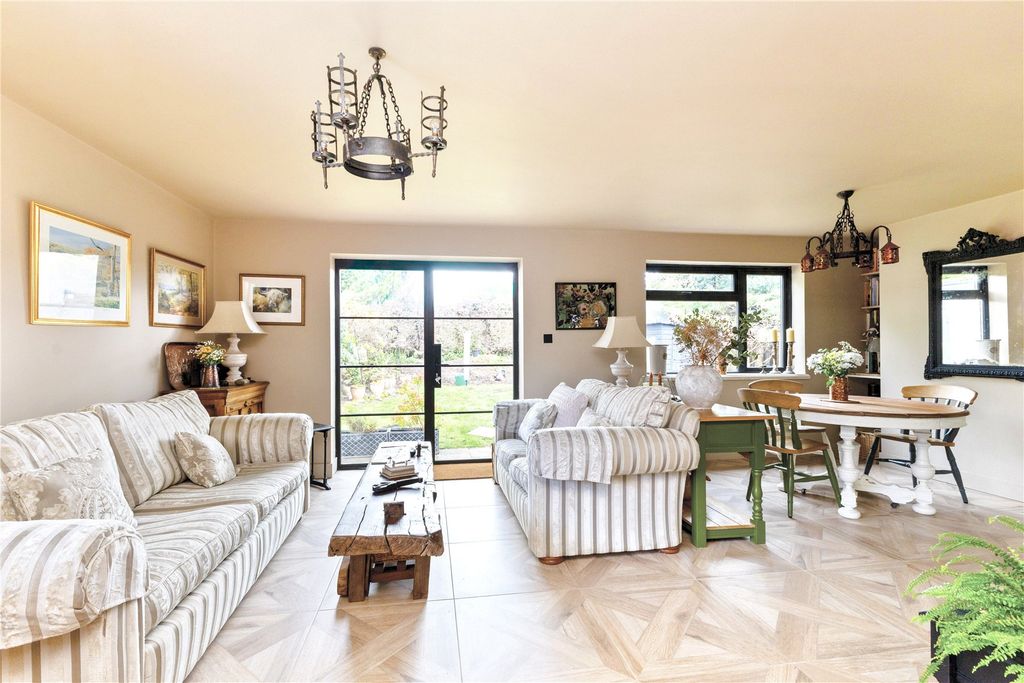 Property photo 2 of 23 Picture No. 35