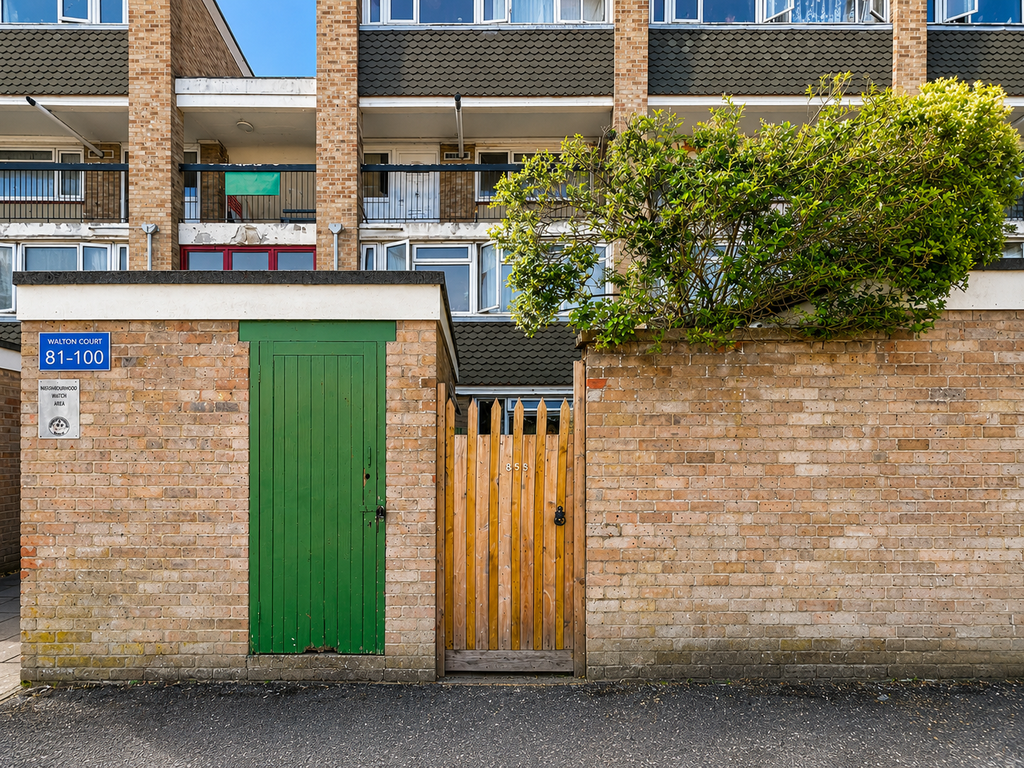 Property photo 1 of 14 Three-Bedroom Maisonette With Private Garden