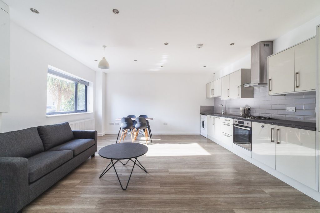 Property photo 2 of 9 Picture No. 19