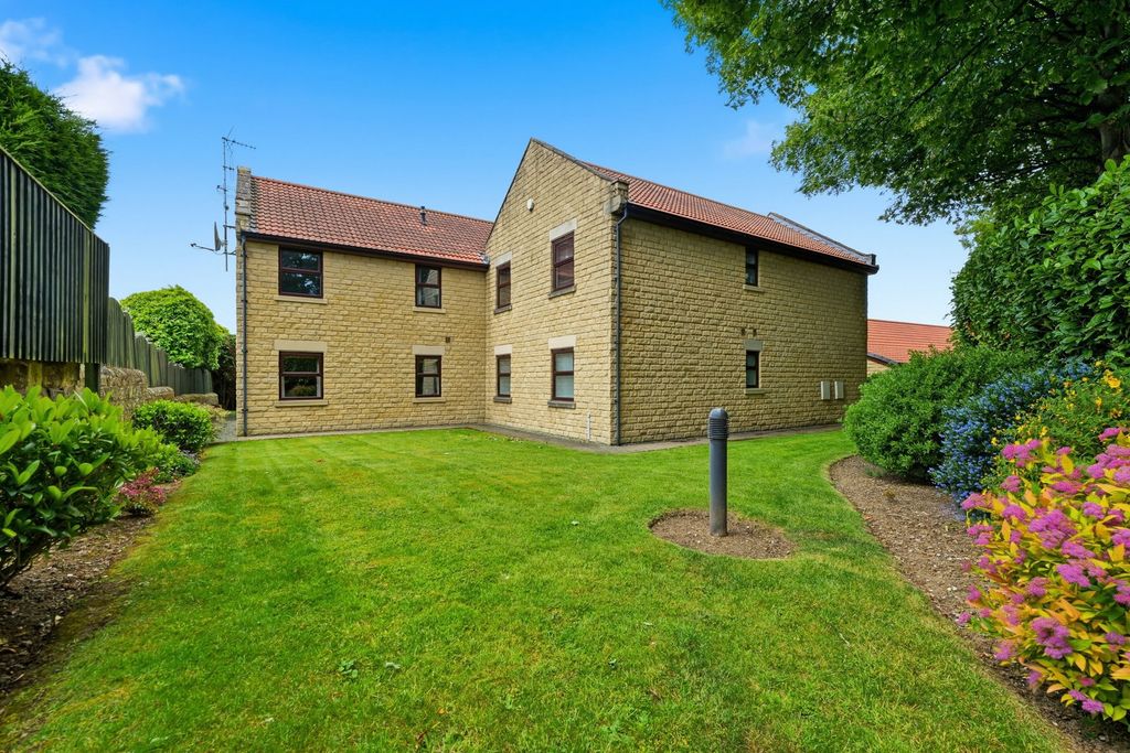 Property photo 1 of 28