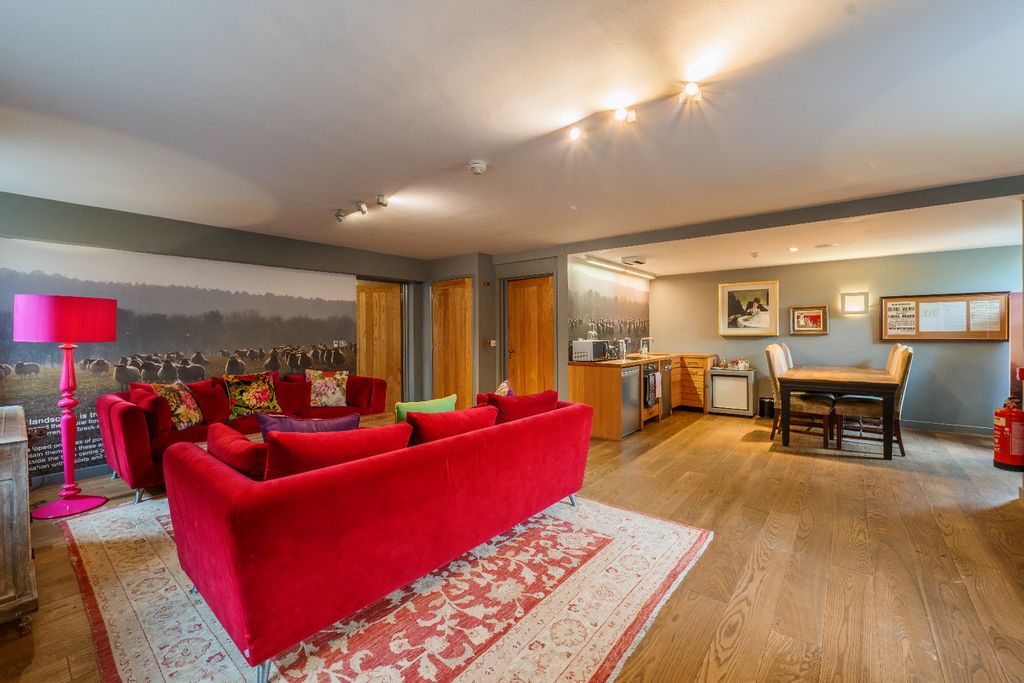 Property photo 2 of 25 4620783